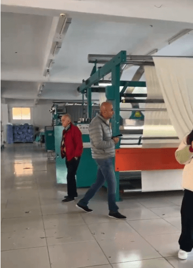 Egyptische klanten komen de Fancy Brushing Machine bezoeken